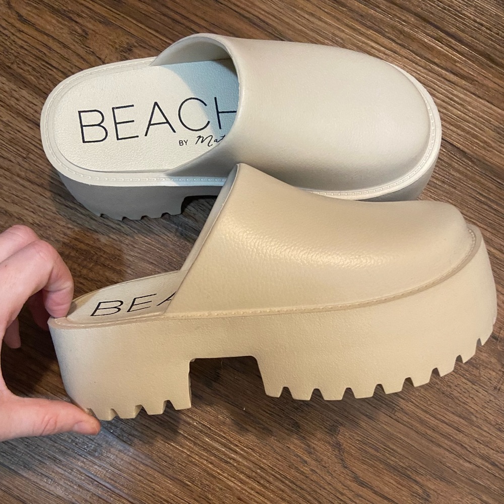 Beach Neutral Mule